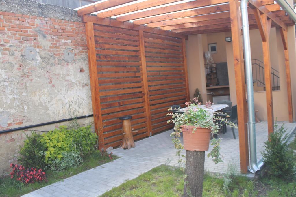 Apartmany Pri Auparku Пьештяни Экстерьер фото